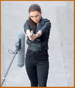 Hayden Panettiere on the filming set of heroes