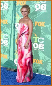 Hayden Panettiere photo wearing a patterned pinck dress at the 2008 Teen Choice Awards