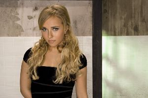 Hayden Panettiere : 65583 010 003 122 702lo 4885bc99da0fd