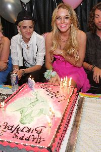 Lindsay Lohan birthday cake with samantha Ronson on July 2nd 2008