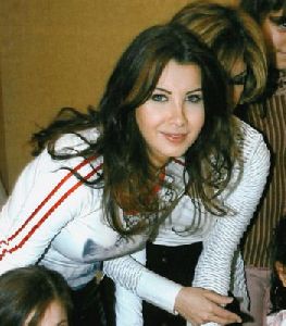 nancy ajram : nancy in a lebanese school with students