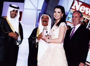 nancy ajram : getting an award in the arab news party