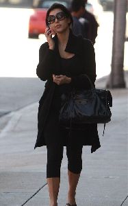 Kim Kardashian : Kim heading to the nail salon November 7th 2008