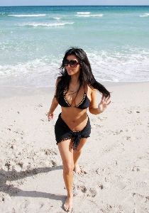 Kim Kardashian : Kim photo at Miami Beach