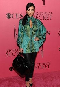 Kim Kardashian : kim at Victoria s Secret Fashion Show