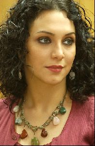 Sulaf Fawakherji : sulaf old hair style as curly