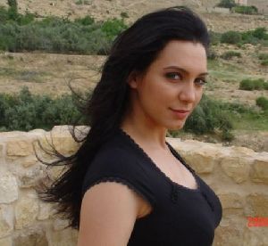 Sulaf Fawakherji : sulaf with long black hair