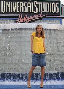 Annemarie Warnkross : Annemarie Warnkross in a jeans skirt and yellow tshirt