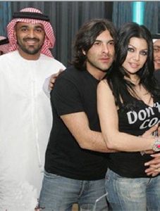 Haifa Wehbe : haifa and wael kfouri hugging