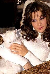 Diana Haddad : diana picture with a white cat