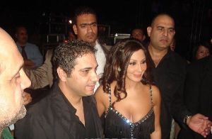 Elissa : with fadel shaker at a concert