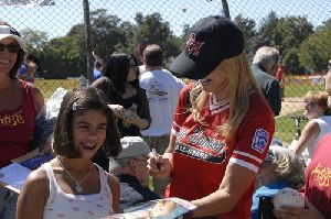 Christy Brinkley : signing an autogragh to a fan at the Artists and Writers annual Softball game