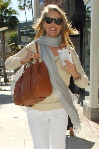 Christy Brinkley : Christie Brinkley on march 2008 leaving a medical building in Beverly Hills