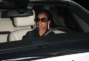 Keyshia Cole : Keyshia in her car leaving bar and club Villa - September 2008