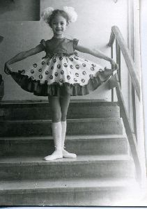 Olga Kurylenko : Olga as a ballerina at a very young age - 5 years old black and white photo