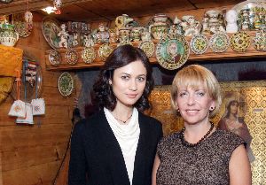 Olga Kurylenko : Olga with Ukrainian First Lady Kateryna Yushchenko at her country house in Novye Bezradichi - november 2008