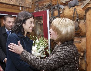 Olga Kurylenko : Olga with Ukrainian First Lady Kateryna Yushchenko at her country house in Novye Bezradichi