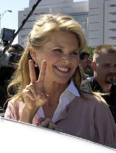 Christy Brinkley : Out of the court and getting in her car while fans are cheering