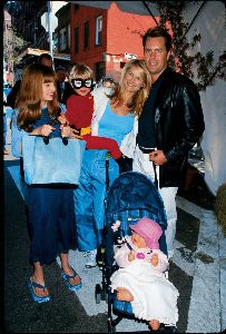 Christy Brinkley : a poster of Christy Brinkley with her daughter Alexa Joel, her ex-husband Peter Cook and their children