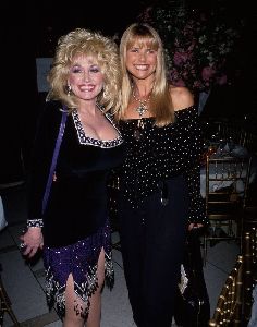 Christy Brinkley : Singer Dolly Parton and model Christie Brinkley