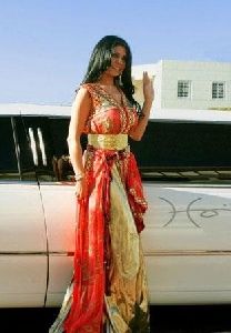 Haifa Wehbe : ot of the limousine car and cheering her fans