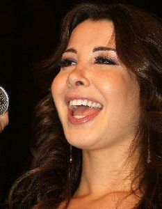 Nancy Ajram : nancy face makeup photo