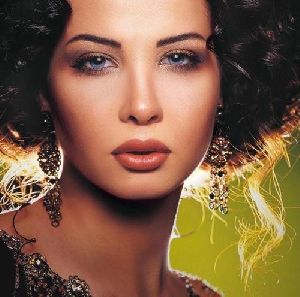 Nancy Ajram : amazing picture of nancy ajram in a different curly hair style