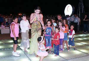 Haifa Wehbe : kids dancing to Haifa s music in Porto Ghaleb - egypt