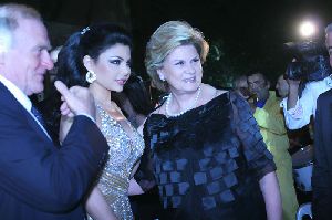 Haifa Wehbe : Haifa is the center of attention at a charity party in 2008