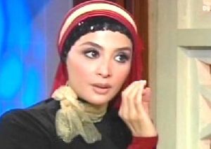 Hanan Turk : a TV interview talking about her Hijab