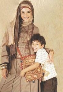 Hanan Turk : with her son Youssef