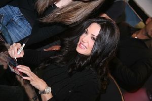 Diana Haddad : Diana haddad signing her latest musical album at virgin stores in amman jordan October 2008