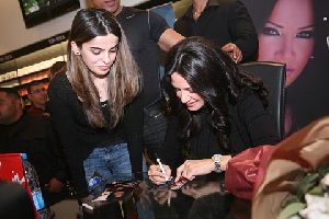 Diana Haddad : Diana haddad picture signing her latest musical album at virgin Megastores in jordan