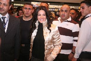 Diana Haddad : Diana haddad at virgin stores in amman jordan October 2008