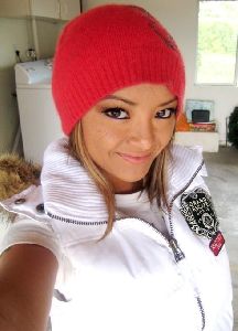 Tila Tequila : wearing a red woolen hat