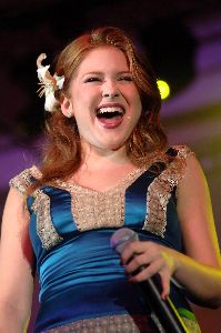 Renee Olstead : Renee singing on stage