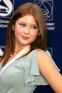 Renee Olstead : large photo of Renee Olstead