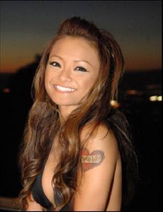 Tila Tequila : smiling to the camera