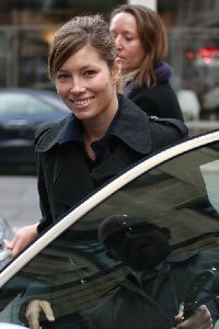 Jessica Biel : out of the BBC Radio station