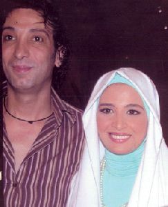 Hanan Turk : hanan with her husband khaled after wearing hijab