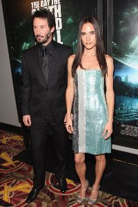 Keanu Reeves : Keanu Reeves and Jennifer Connelly on the red carpet of The Day The Earth Stood Still movie premiere