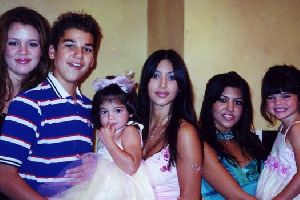 Kim Kardashian : old photo of kim with her family