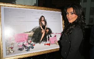 Kim Kardashian : Kim at Shoe Dazzle new collection