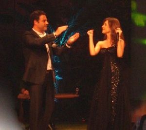 Nancy Ajram : Nancy ajram singing with Assi hillani at their concert in dubai at eid - Dec 2008