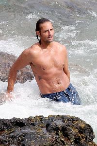 Josh Holloway : Josh swimming topless Davidoff photo