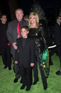 Loni Anderson : with her family at the world premiere  How The Grinch Stole Christmas  film