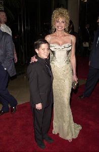 Loni Anderson : with her son Quinton at the American Film Institute Life Achievement Award Salute to Harrison Ford