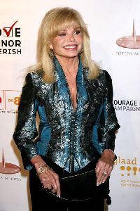 Loni Anderson : on the red carpet of the Heroes and History Makers Gala