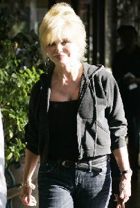 Loni Anderson : loni anderson last public appearance  photo on her way to Fabrocini s restaurant in Bel Air