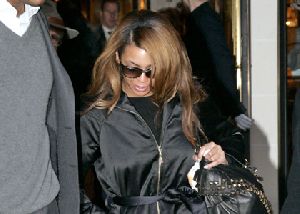 Beyonce Knowles : Beyonce Knowles spotted yesterday leaving the Meurice hotel in Paris, France